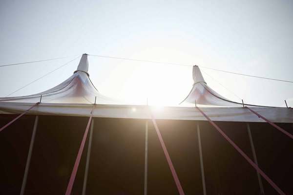 Les tentes aluminium: des accessoires pour votre support publicitaire